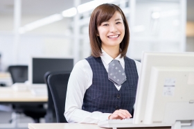 【正社員チャンス有】未経験OK！書類受付などカンタン事務！＠マイカー可！（LHC9250）