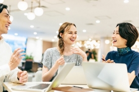 《未経験OK》海外留学のサポート事務／英語力活かせる／時給1600円～（LHA60140）