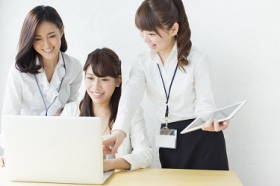 <年齢不問>時給2000円!アパレルや雑貨の通関のお仕事!残業ほぼなし♬時短OK(BLSW12271)