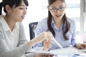 【契約社員】安心の大手企業✨人気のアパレル商品の輸出入事務!月収31万~(BLSW12534)