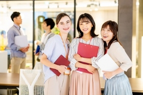 【正社員】ボーナス5ヶ月＆週2で在宅アリ♪商社で貿易事務！残業ほぼなし（BLSK13039）