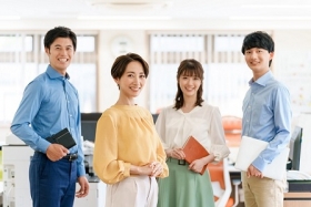 【1か月で正社員】サポート中心♪総務人事／年収559万～610万円（LHC13330）