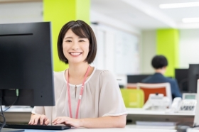 【時給2000円】シニアもOK＆残業少なめ！商社での輸出貿易事務★丸の内（BLSK13432）