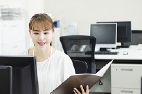 ＼年齢不問＊残業0もOK！／書類作成がメインの通関サポート♬時給1600円（BLNN13518）