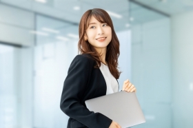 <未経験&時給1800円~>安心の上場企業での貿易事務✨残業少なめ(BLSW13706)