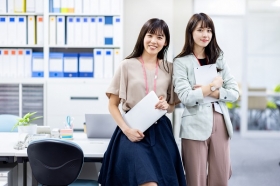 《大手IT企業・本社》入力メインの事務★シフト勤務/正社員登用実績あり（LHM13644A）