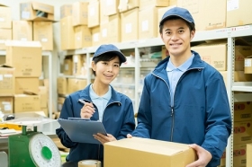 【年齢不問】梱包や受入検査など軽作業／残業ナシ／時給1450円～+交（LHA14190）