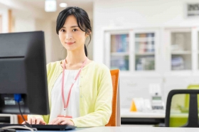 《年齢不問＆未経験OK》データ入力メインの一般事務／泉大津駅から無料の送迎バスあり（LHA14306）