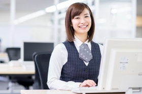 \未経験の中途入社多数/一般事務・土日祝休【月収30万円も可】(LHG14312)