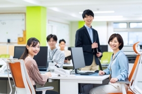 《年齢不問！》大阪駅徒歩圏内・淀屋橋スグ★貿易事務/時給1700-1800円（BLHM14362E）