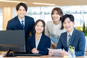 ★正社員★化粧品会社での経理事務／初年度年収350-490万円@新大阪（LHM14415）