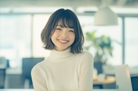 ≪残業なし≫アパレル企業で総務事務／服装・ネイル自由＠三宮5分（LKD14577）