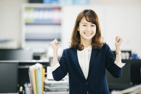 【正社員】17時まで&残業少なめ♬英語がいかせる外資系での経理事務!(LSW12043)
